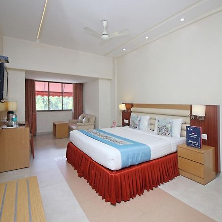 Hotel Mb International Palace Side Mysore Buitenkant foto