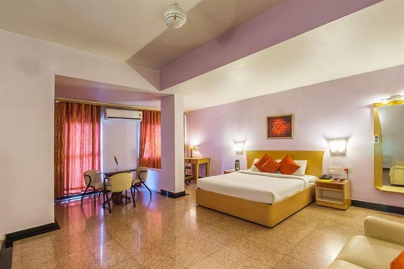 Hotel Mb International Palace Side Mysore Buitenkant foto