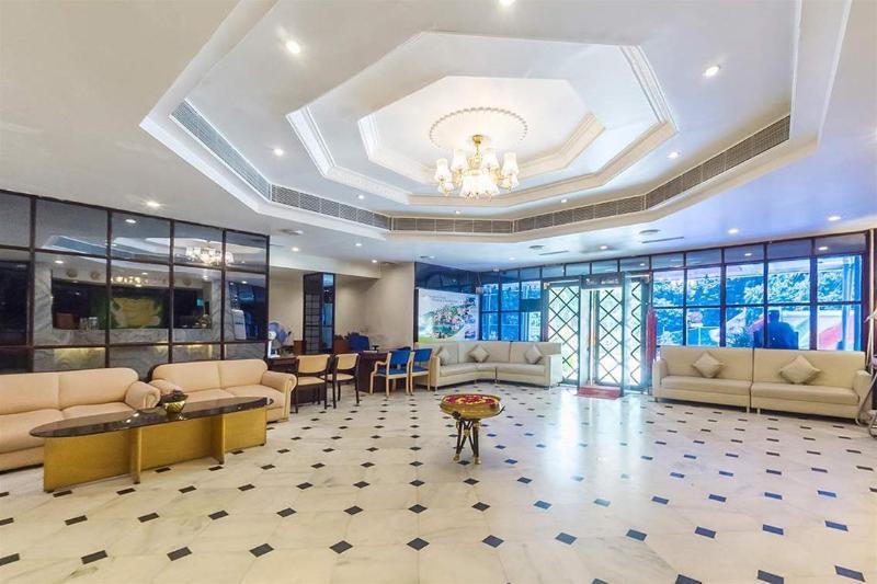 Hotel Mb International Palace Side Mysore Buitenkant foto
