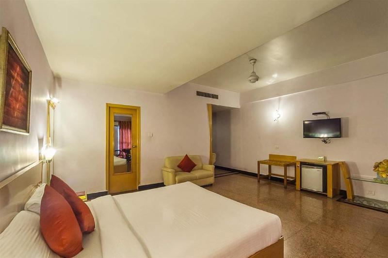 Hotel Mb International Palace Side Mysore Buitenkant foto