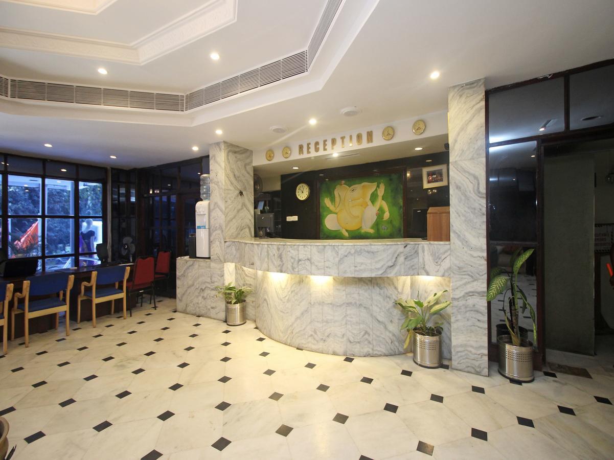 Hotel Mb International Palace Side Mysore Buitenkant foto