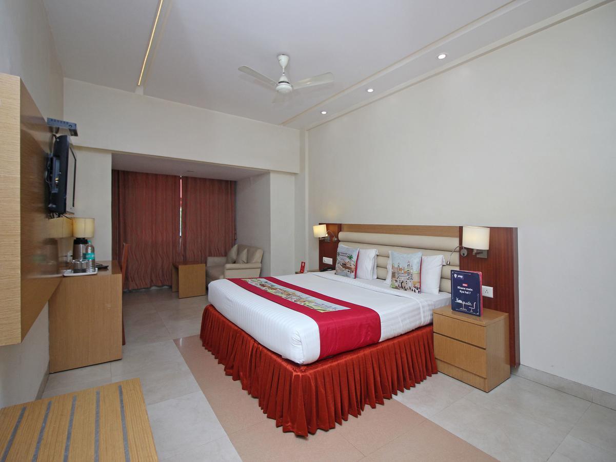Hotel Mb International Palace Side Mysore Buitenkant foto