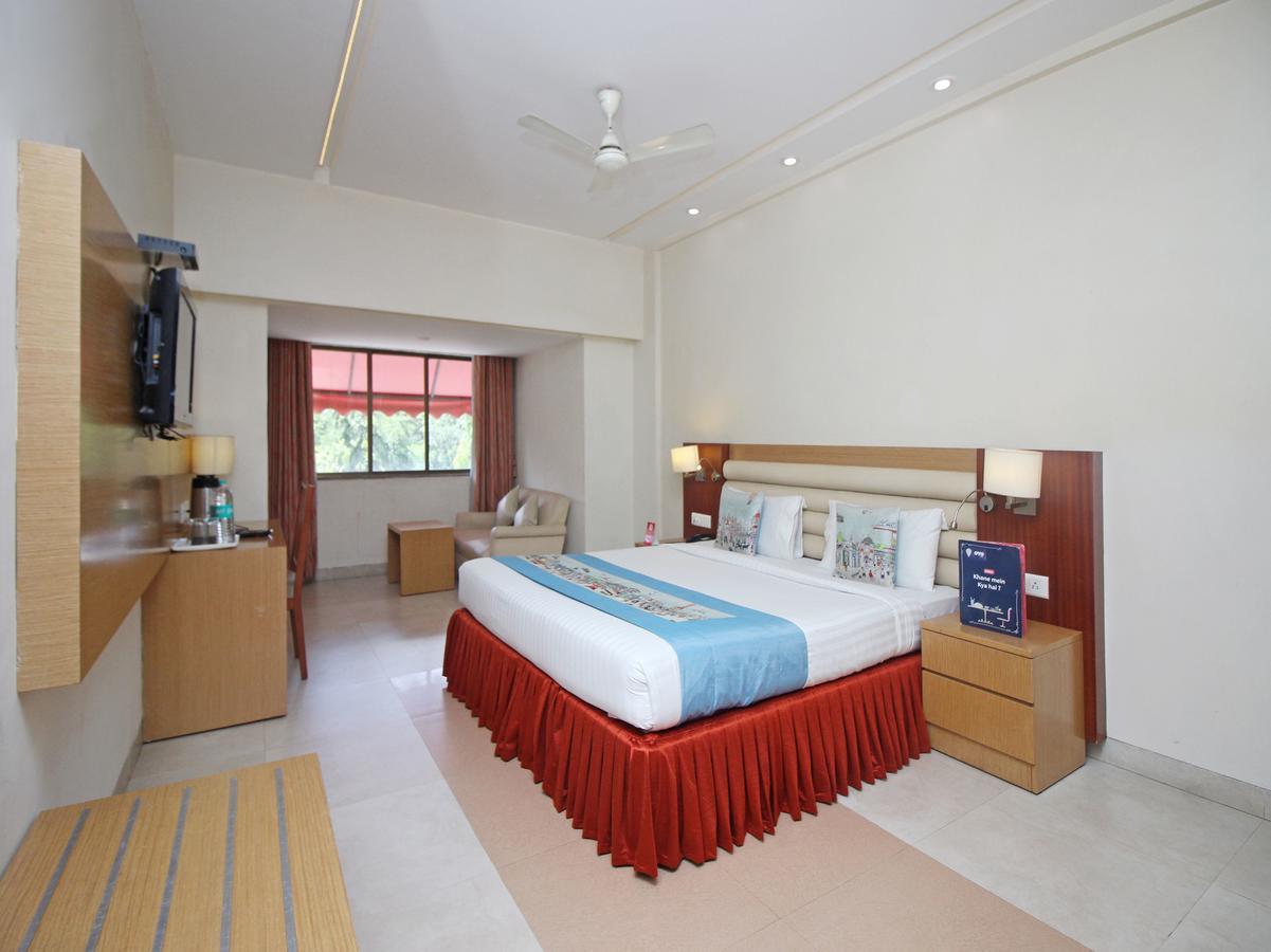 Hotel Mb International Palace Side Mysore Buitenkant foto