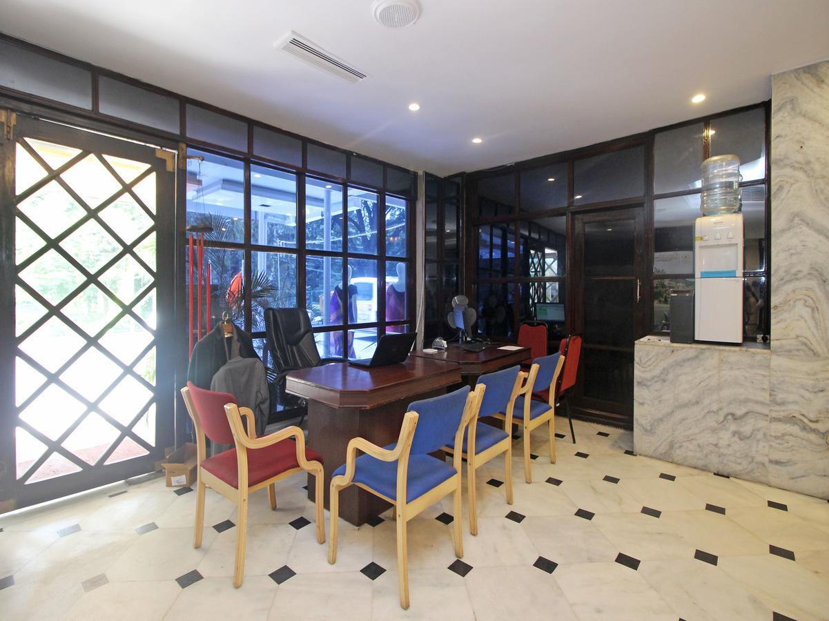 Hotel Mb International Palace Side Mysore Buitenkant foto