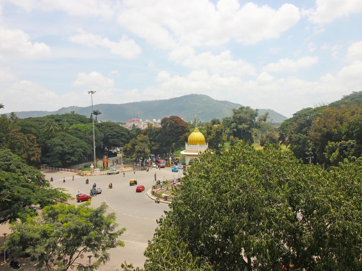 Hotel Mb International Palace Side Mysore Buitenkant foto