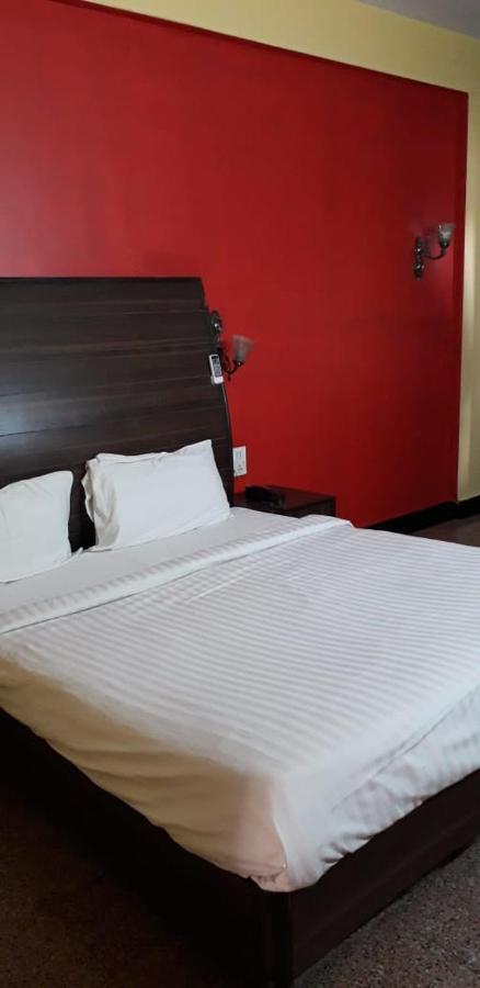 Hotel Mb International Palace Side Mysore Buitenkant foto