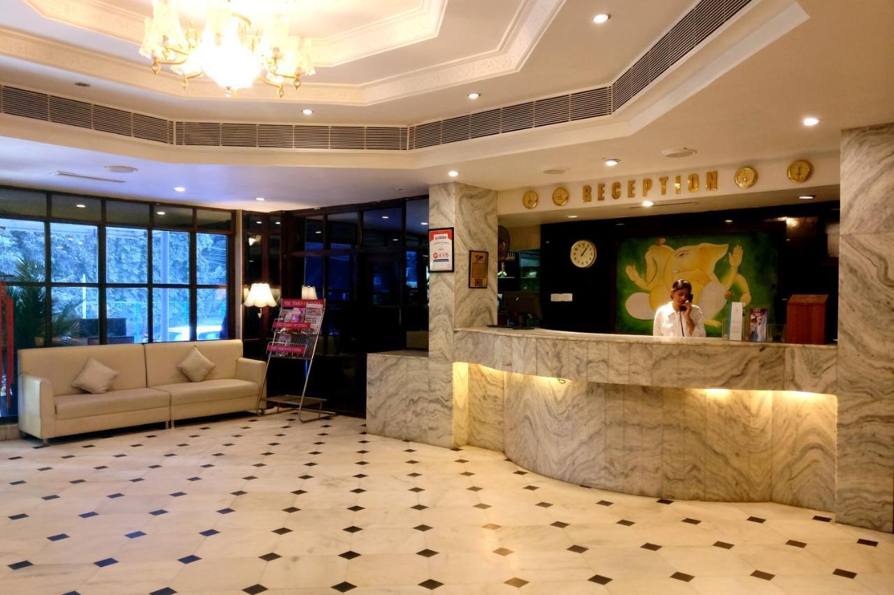 Hotel Mb International Palace Side Mysore Buitenkant foto