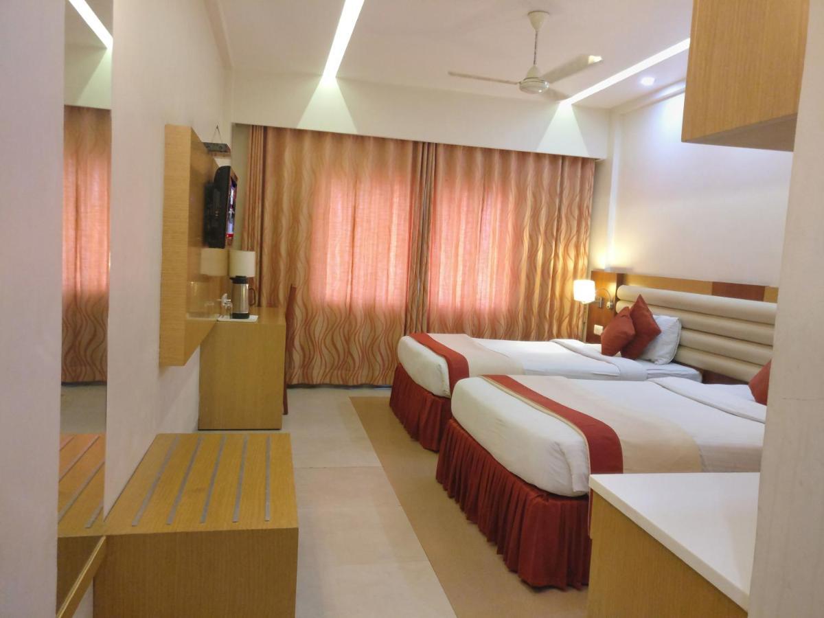 Hotel Mb International Palace Side Mysore Buitenkant foto